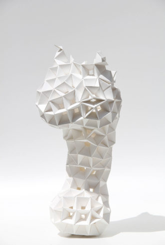 Faltung 201501W, 2016, Papier, 59 x 28 x 28 cm