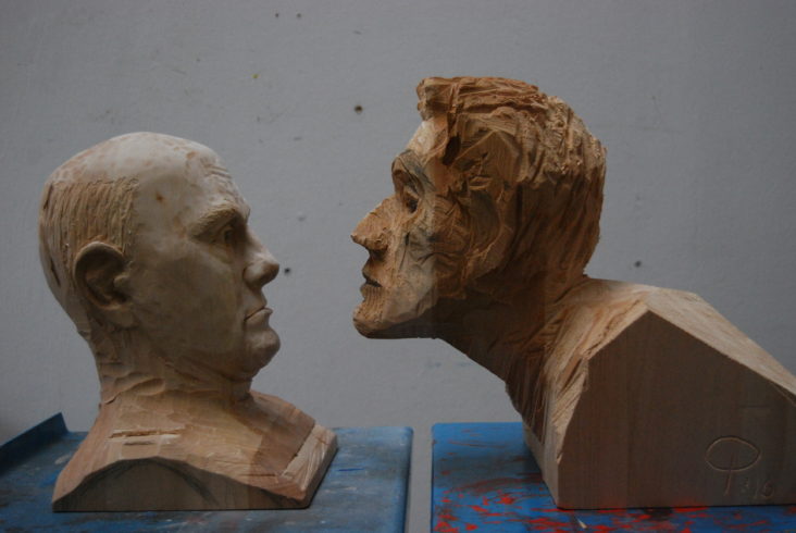 Porträt, metaphysisch, Max Ernst, 2016, Linde, unbehandelt, zweiteilig: ca. 33 x 26 x 26 cm und 38 x 30 x 30 cm, Christoph Platz