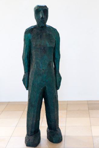 Blauer Mann, Eiche, blau lasiert, 210 x 60 x 60 cm, 2017