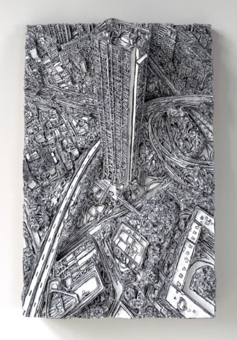 Paris, 2017, Wellpappenrelief, mit Gesso bemalt, Grafit, Permanentmarker, 50 x 79 x 15 cm © VG Bild-Kunst, Bonn 2018/ Martin Spengler, Foto: Martin Spengler