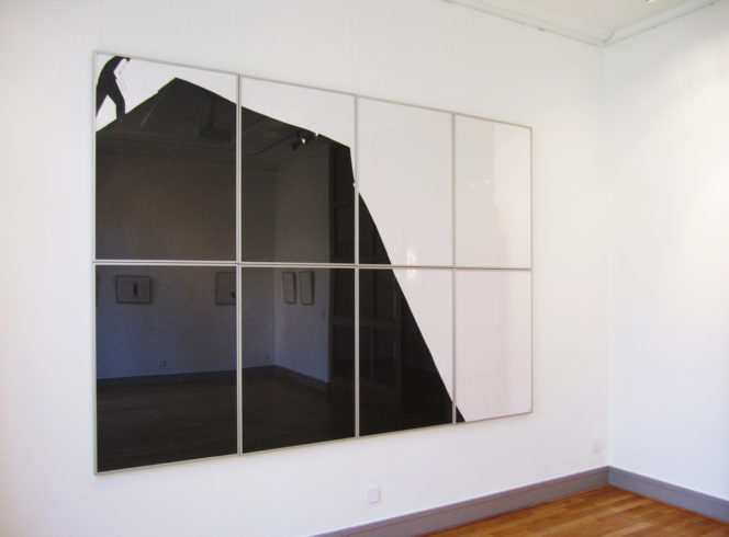 Was nützt die Liebe in Gedanken, 2011, aus Kapitel I aus der Serie: Nachrichten aus dem Paradies (Serie seit 2011), polierter Farbstift auf Papier, 200 x 280 cm, Ausstellungsansicht: Über das Verschwinden – die Kappen der Anderen, Schwartzsche Villa, Berlin 2016 © VG Bild-Kunst, Bonn 2018/ Barbara Wrede, Foto: Barbara Wrede