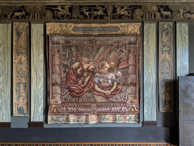 Margret Eicher: „Göttliche Liebe“, 2011, Digitale Collage/Jacquard-Gewebe, 260 x 290 cm VG Bild-Kunst, Bonn 2020/ Margret Eicher, Foto: Künstlerin/Museum Villa Stuck, München