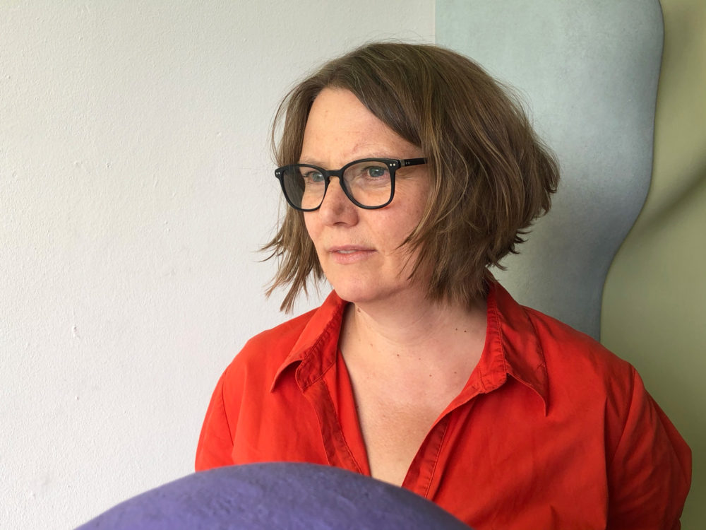 Kirsten Krüger im Atelier 2020 Foto: Georg Jesdinsky