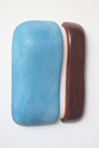 Farbform 9, 2019, Papiermaché, 35,5 x 27 x 8 cm VG Bild-Kunst, Bonn 2020/ Kirsten Krüger, Foto: Kirsten Krüger