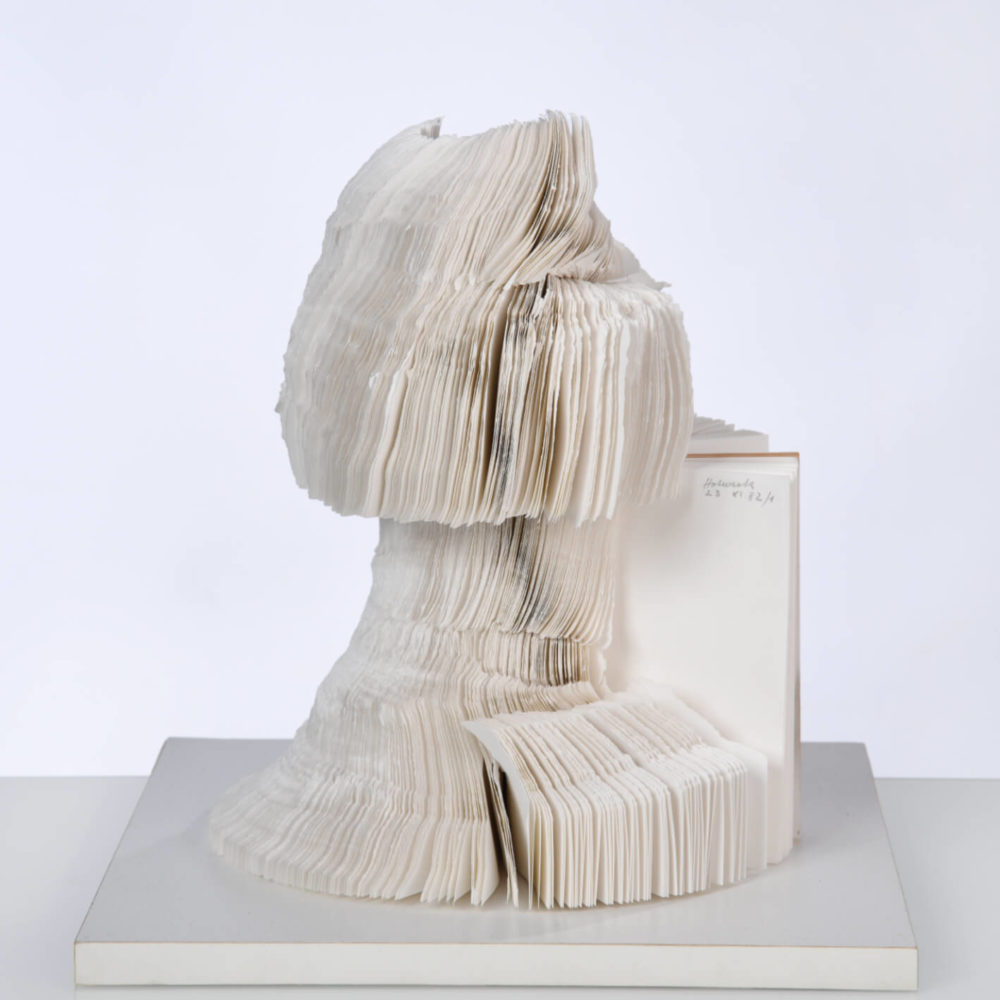„23 XI 82/1“, Blindbuch, 500 Bl., Buchungspapier, DIN A 6, 34 x 31 x 31 cm (H x B x T), 1982 Foto: Oskar Holweck Nachlass/Sabine Hafner Photographie