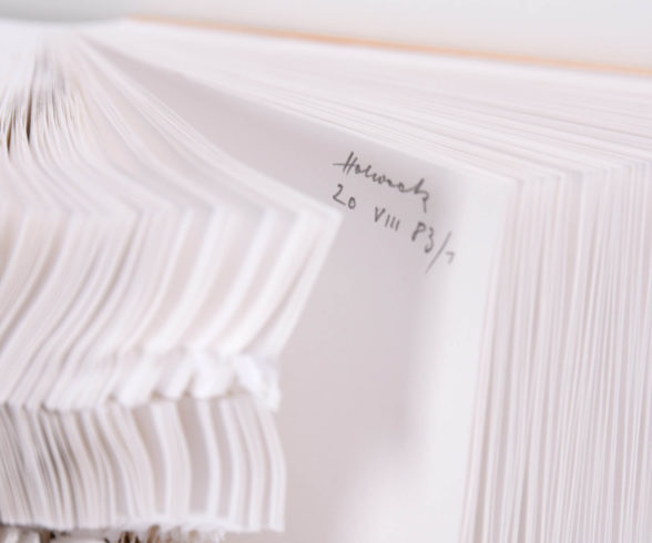 „20 VIII 83/1“, Blindbuch, 500 Bl., Buchungspapier, DIN A 5, 35 x 35 x 18,5 cm (H x B x T), 1983 Foto: Oskar Holweck Nachlass/Sabine Hafner Photographie