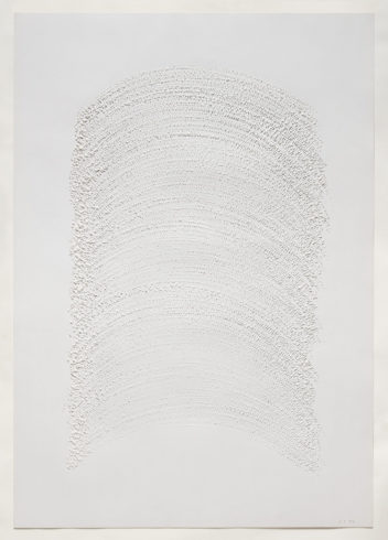„2 X 84/2“, Papier, gerissen, 100 x 70 cm, 1984 Foto: Sascha Fuis, © Oskar Holweck Nachlass, Courtesy Gallery Martin Kudlek, Köln