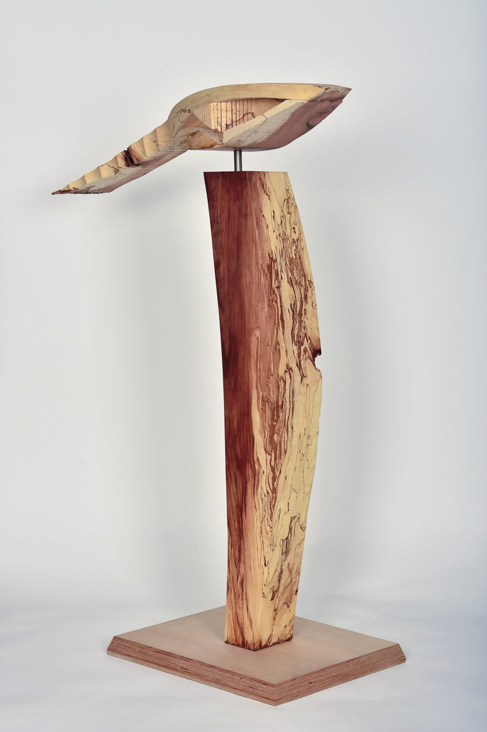 Zwei Seiten, 2022, Pflaumenholz, 114 x 97 x 18 cm © Manfred Holtkamp, Foto: Jürgen Theobald